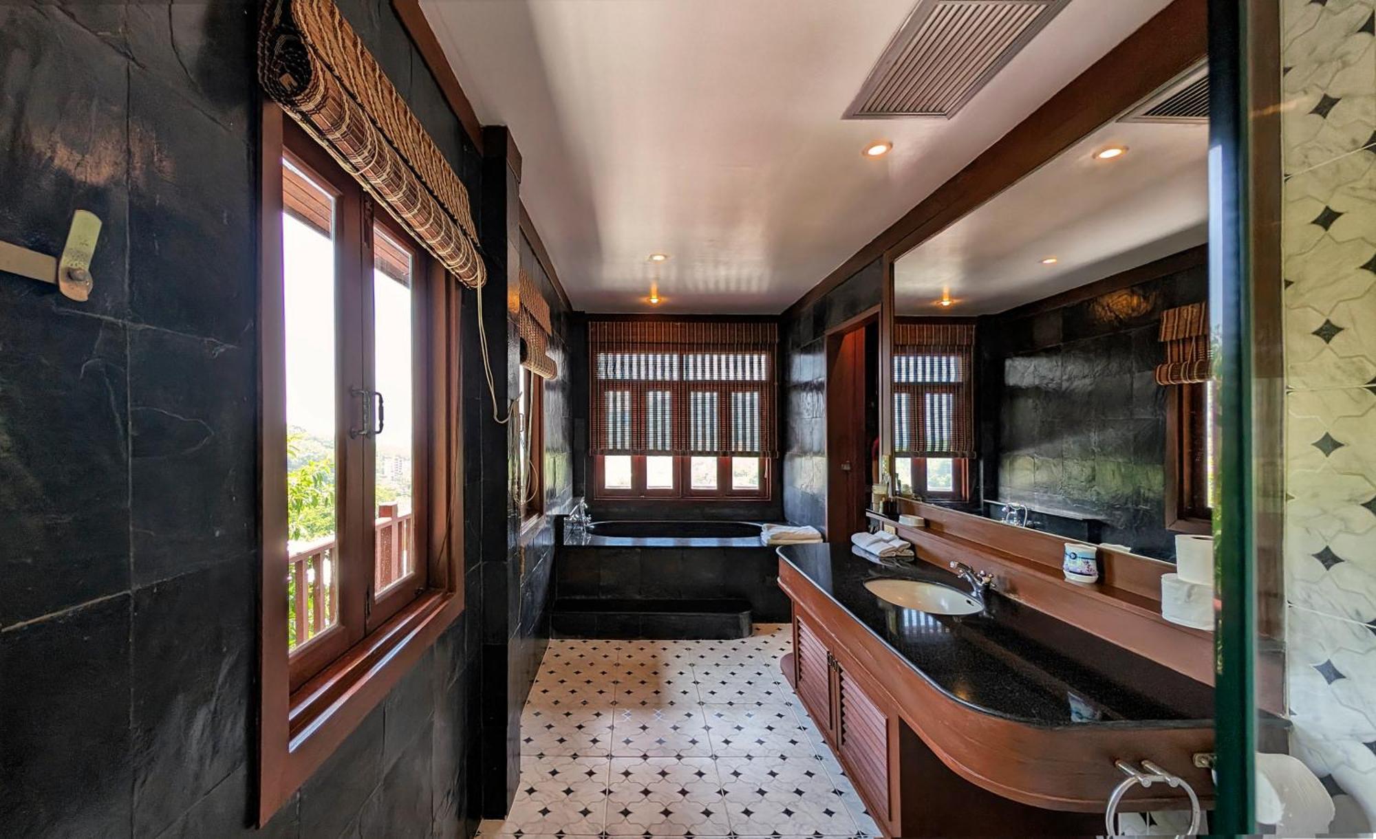 Nakawanna Villa Phuket Екстериор снимка